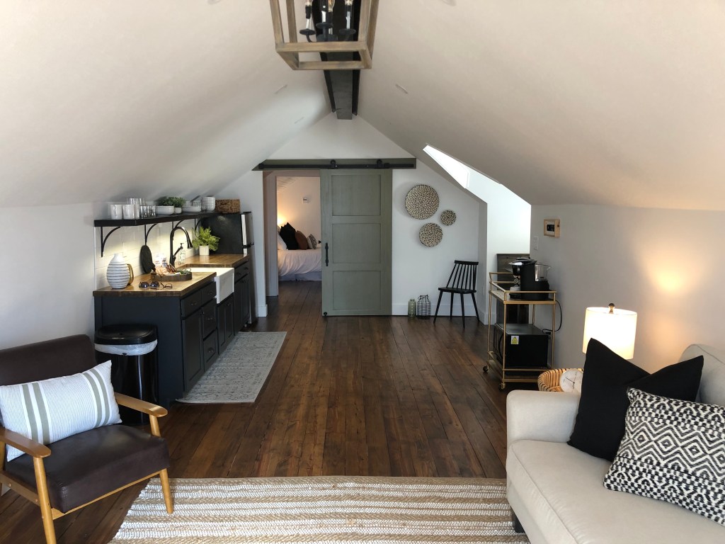 The Attic Airbnb in Mountain Home, AR